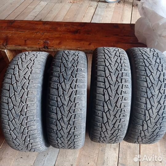 Nokian Tyres Hakkapeliitta 7 215/65 R16