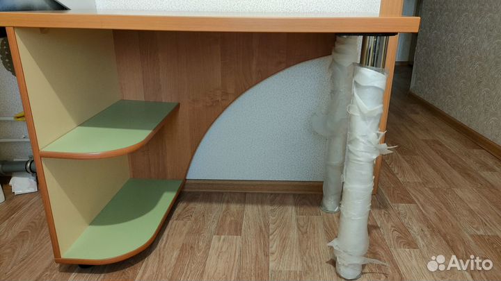 Компьютерный (письменный) стол