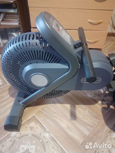 Гребной тренажер