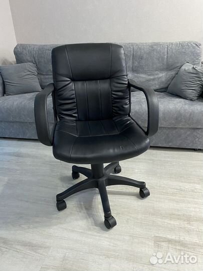 Офисный стул на колесиках, компьютерный стул