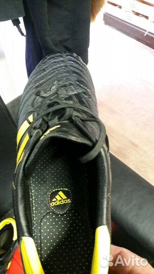 Продаю бутсы профессиональные Адидас