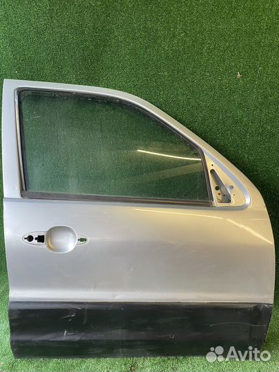Передняя правая дверь Mazda Tribute