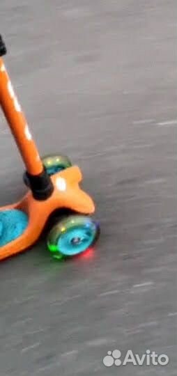 Детский самокат кикборд Trolo Maxi