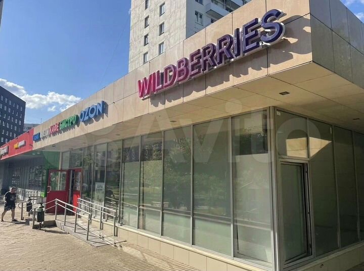 Отличный габ в окружении новых домов