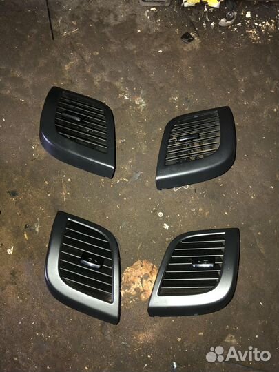 Боковой воздуховод торпедо хундай солярис 1