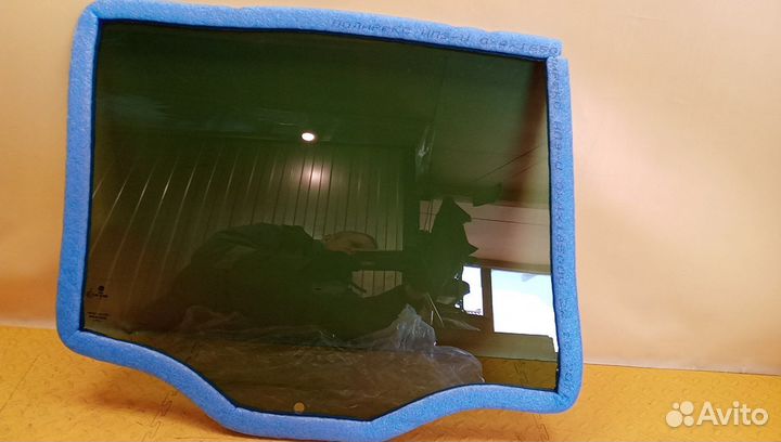 Стекло двери задней правой Tiguan