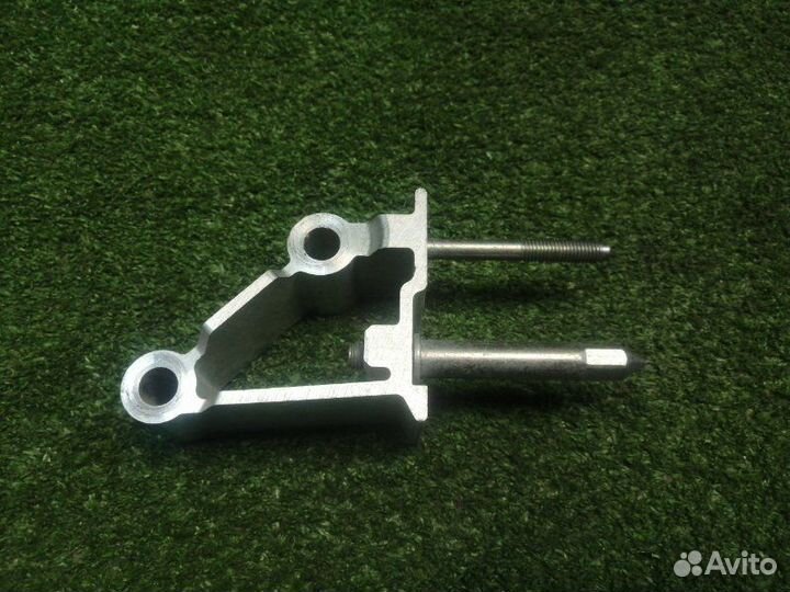 Кронштейн правый Volkswagen Jetta 2014