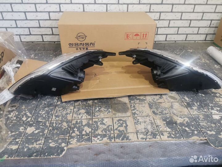 Фара новая Ссанг Енг Актион нью 2010-13