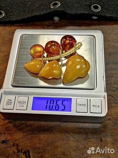 Брошь янтарная СССР 