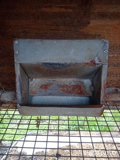 Бункерная кормушка для кроликов