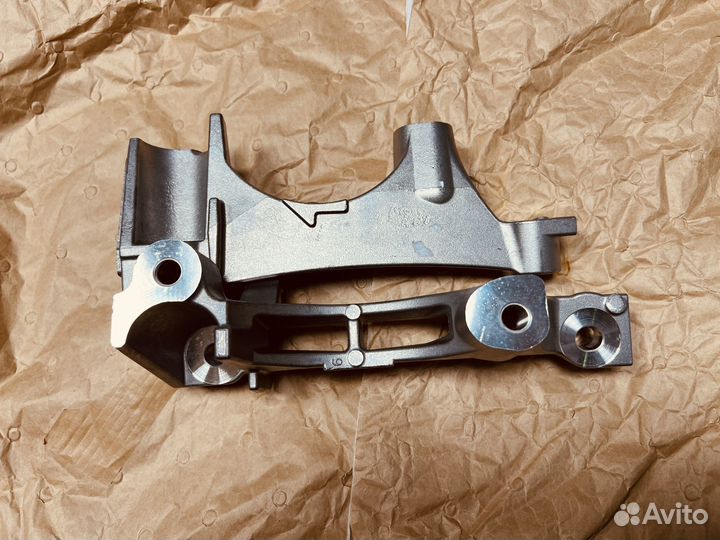 Кронштейн двигателя правый Camry 70 RAV 4 XA50 2.5