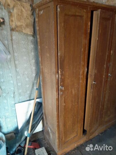 Антиквариат.3 шкафа