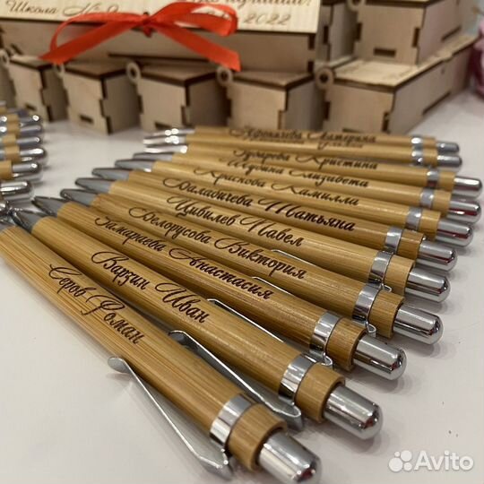 Подарок выпускникам. Ручка с гравировкой