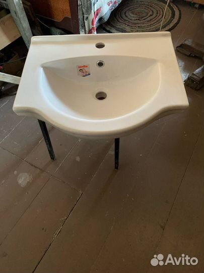 Раковина в ванную новая