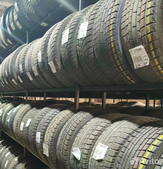 Nokian Tyres Hakkapeliitta R 215/65 R16 99N