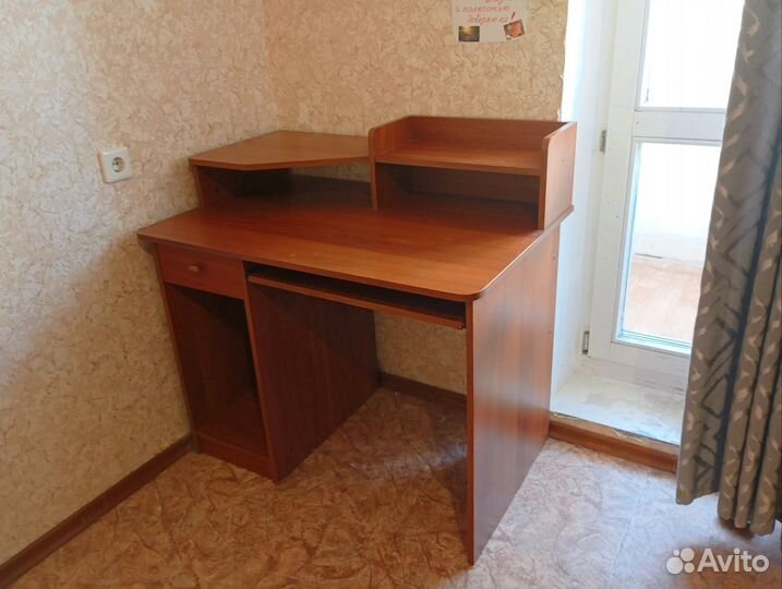 Стол компьютерный