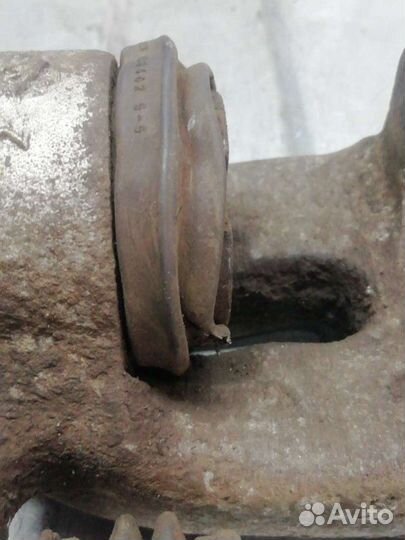 Суппорт тормозной задний левый Opel Zafira B 1.7