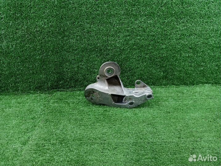 Кронштейн опоры двс левый Audi A6 C6 4F