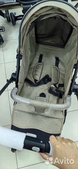 Прогулочная коляска с перекидной ручкой новая