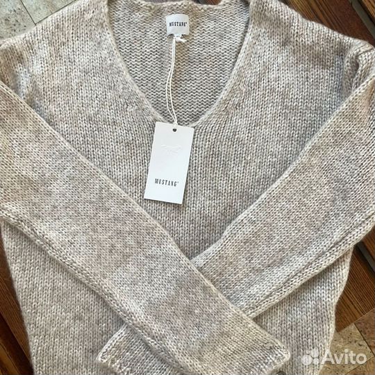 Свитер женский