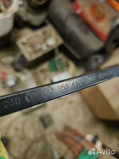 Поводки дворников Tiguan 2010