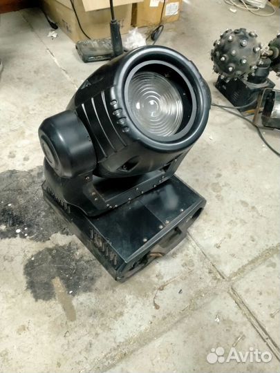 Cветовой прибор вращающаяся голова