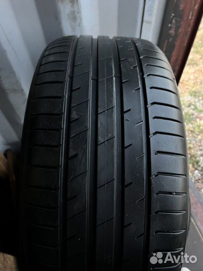 Delinte DS7 Sport 275/40 R22 108Y