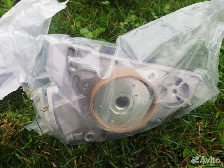 Водяной насос помпа на кия спектра