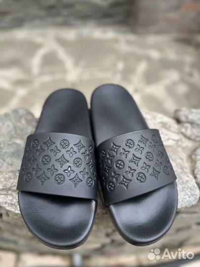 Шлёпанцы узор LV