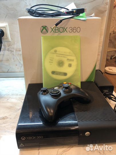 Xbox 360 e 250gb, полный комплект с коробкой