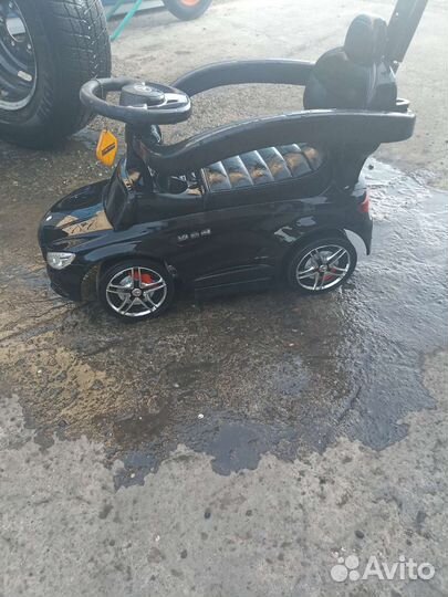 Детская машинка каталка с ручкой