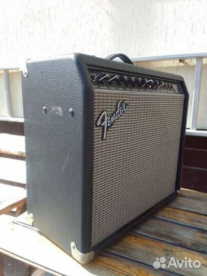 Гитарный комбоусилитель