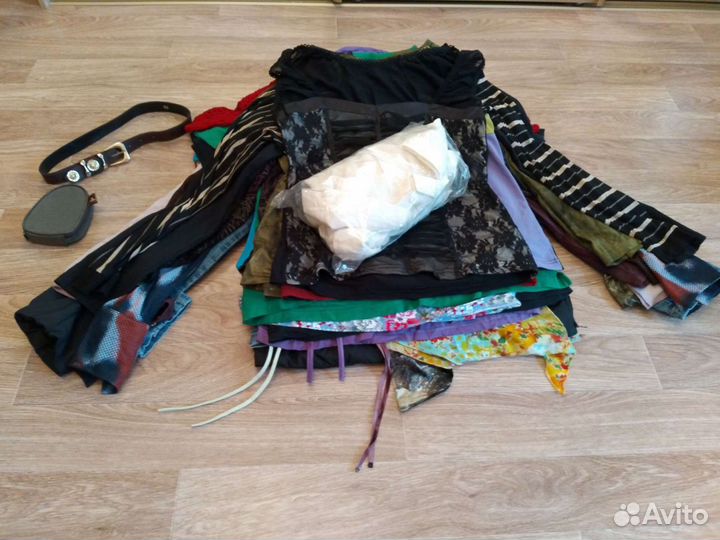 Вещи пакетом 50 размер, бонусом ремень, косметичка