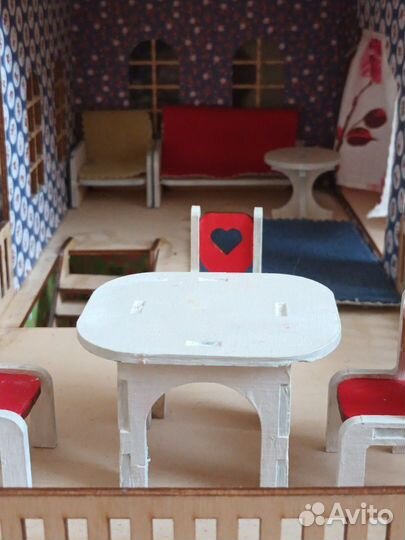 Кукольный домик с мебелью