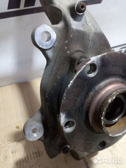 Поворотный кулак передний правый Audi A6 С6