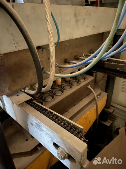 Машина для производства пластиковых стаканчиков