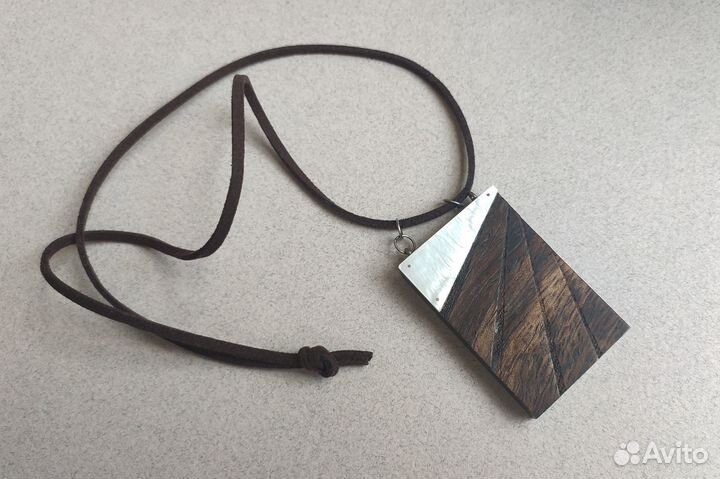 Брутальный деревянный кулон для мужчины