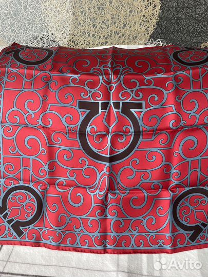 Новый Шелковый платок Италия Salvatore Ferragamo