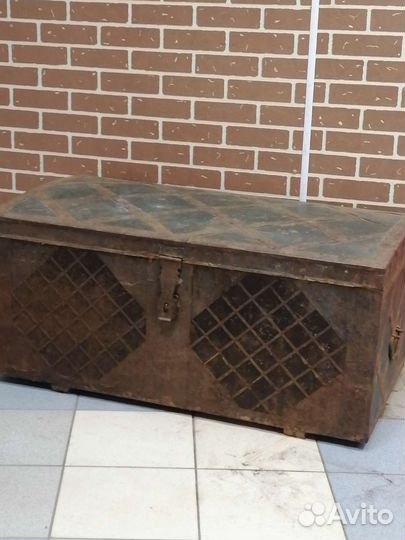 Сундук 19в клеймо мастера