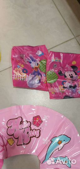 Надувной круг и нарукавники