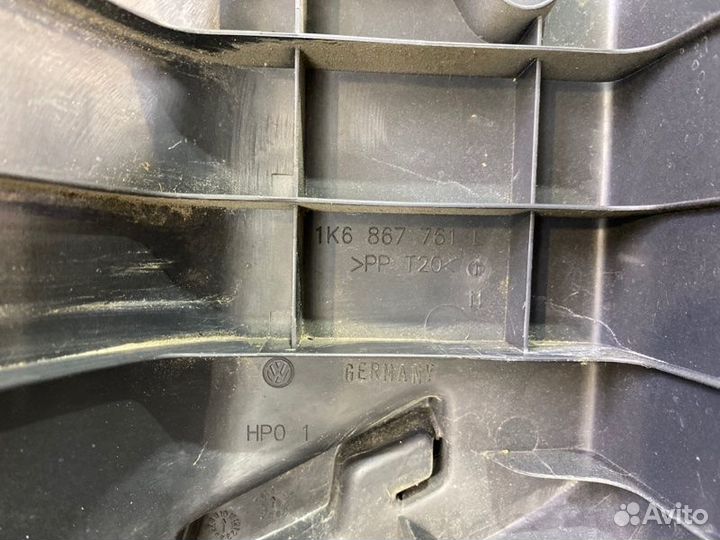 Накладка на стойку внутренняя задняя левая