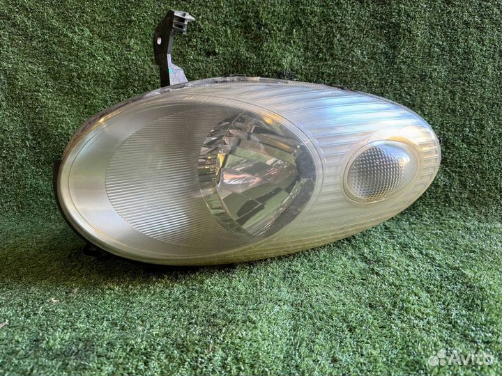 38 фара на nissan march AK12