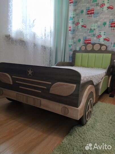 Детская кровать машина