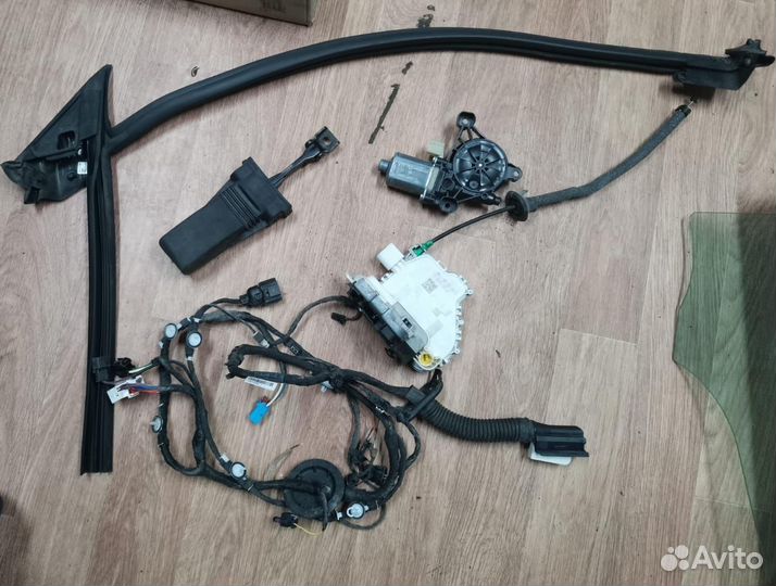 Audi A5 8w8 стекло замок левой двери передней