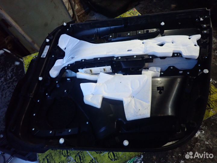 Обшивка двери передней левой Mazda CX 5 2017)