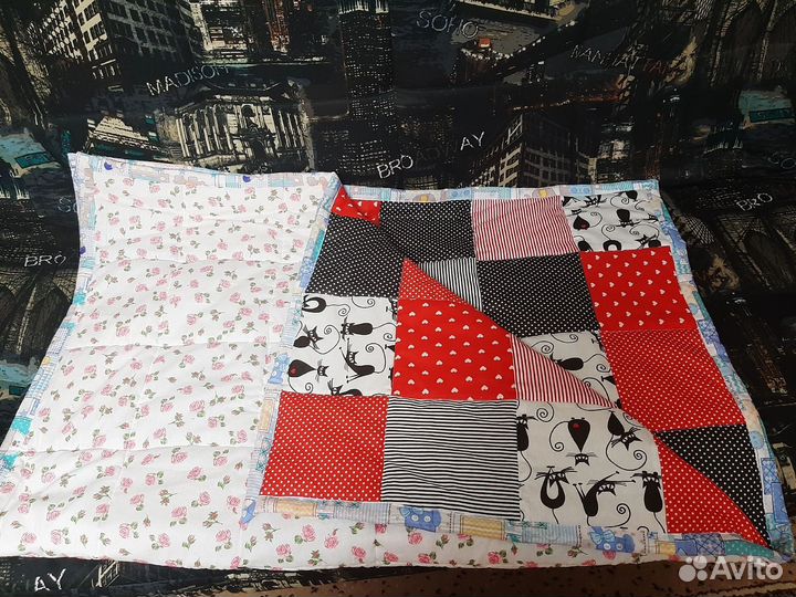 Лоскутное детское одеяло ручной работы
