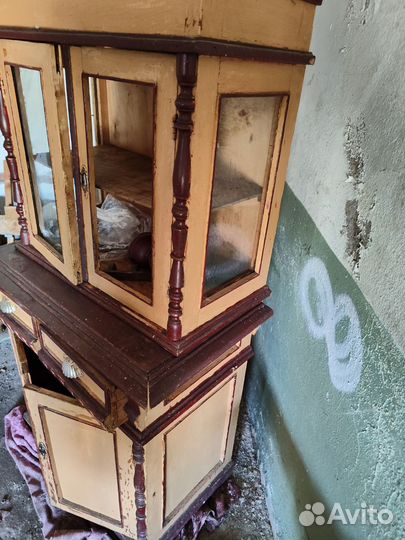 Старинный буфет горка