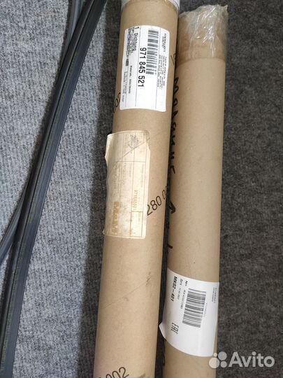 Уплотнитель лоб стекла Panamera 16) 971845521 новы