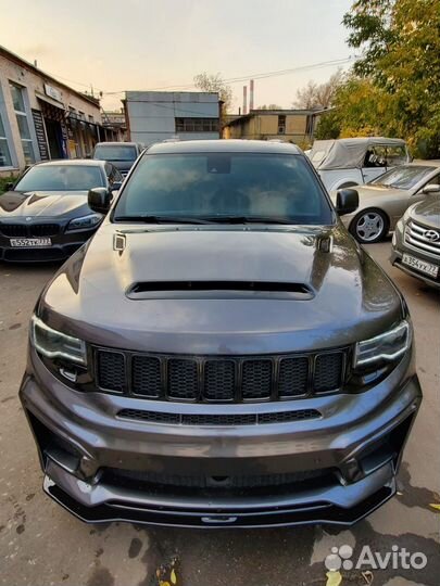 Передний бампер Jeep Grand Cherokee SRT8