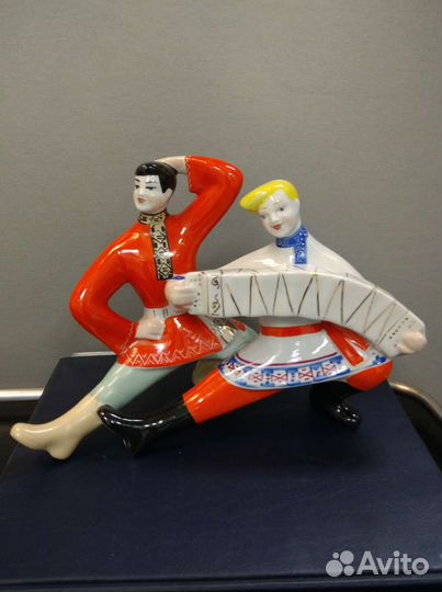 Статуэтка фарфоровая 